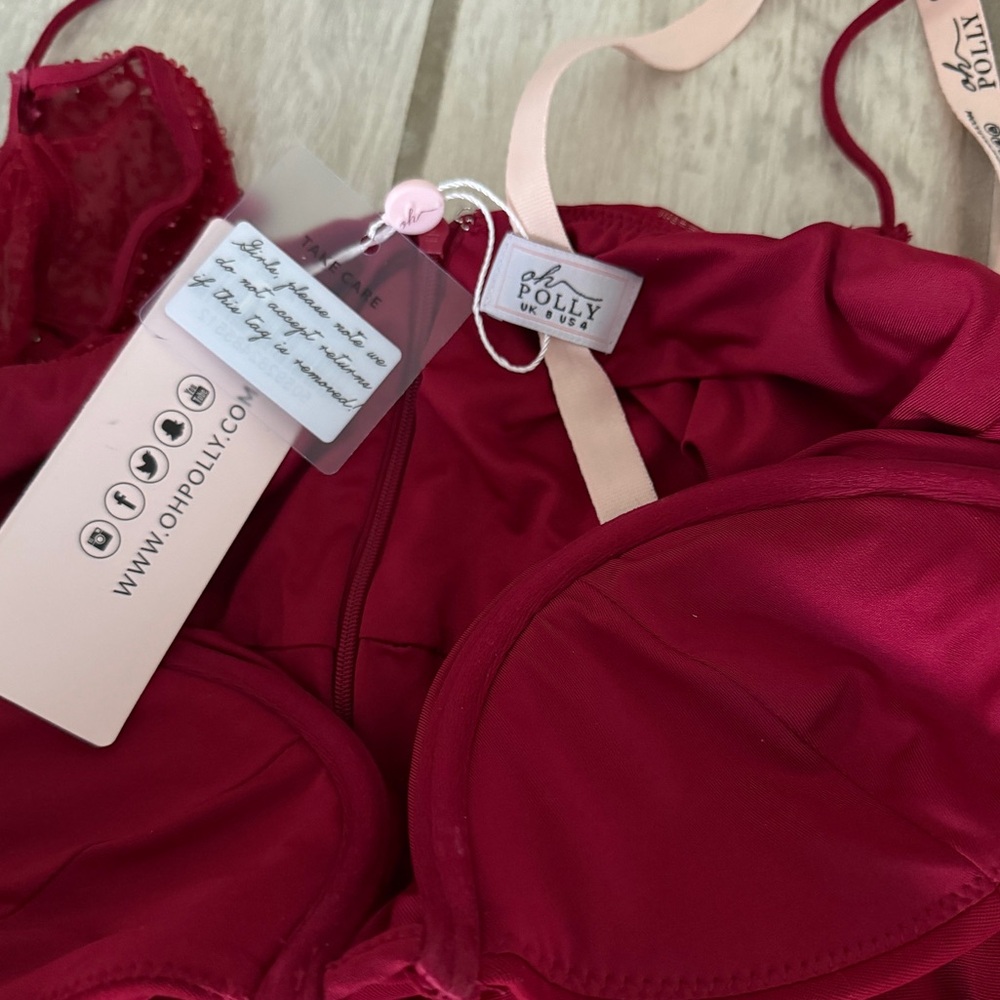 Elegant Red Evening Gown - Picture 9 of 11